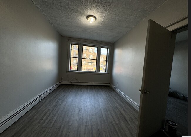 4A Rose Ave 2R - 6 Rose Ave Unit 2R