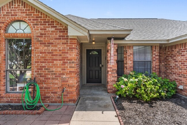 Photo - 19 Alamosa Dr