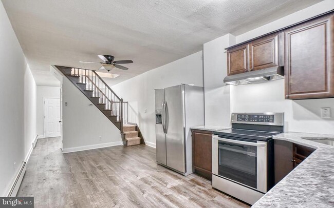 Photo - 204 N Port St