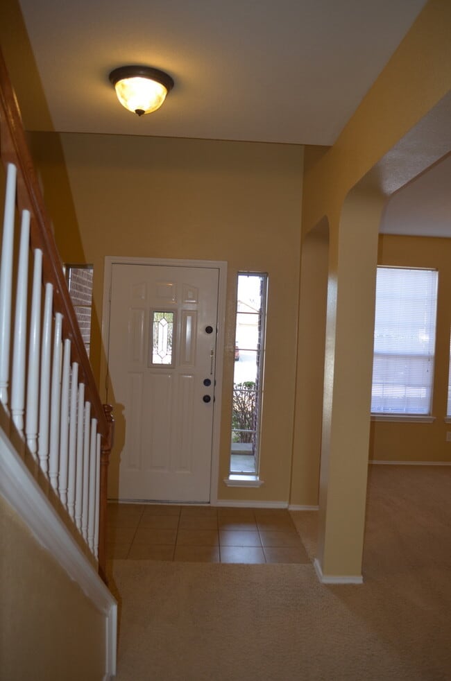 Photo - HUGE 5 BEDROOM HOME IN SAVANNAH HEIGHTS!