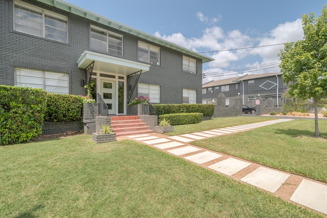 Building Photo - Lakewood Plaza Rental