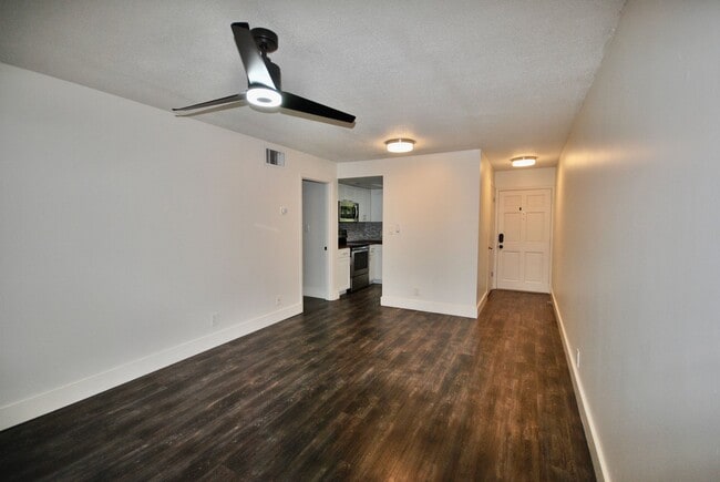 Photo - 637 Harwood St Unit 7