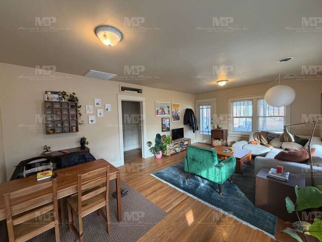 Photo - 521 W Myrtle St