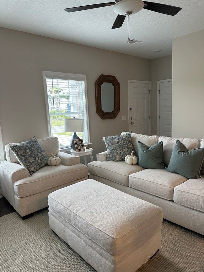 Photo - 128 Veranda Ln