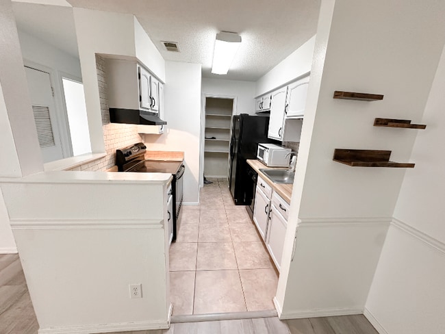 Photo - 6040 Grelot Rd Unit 204