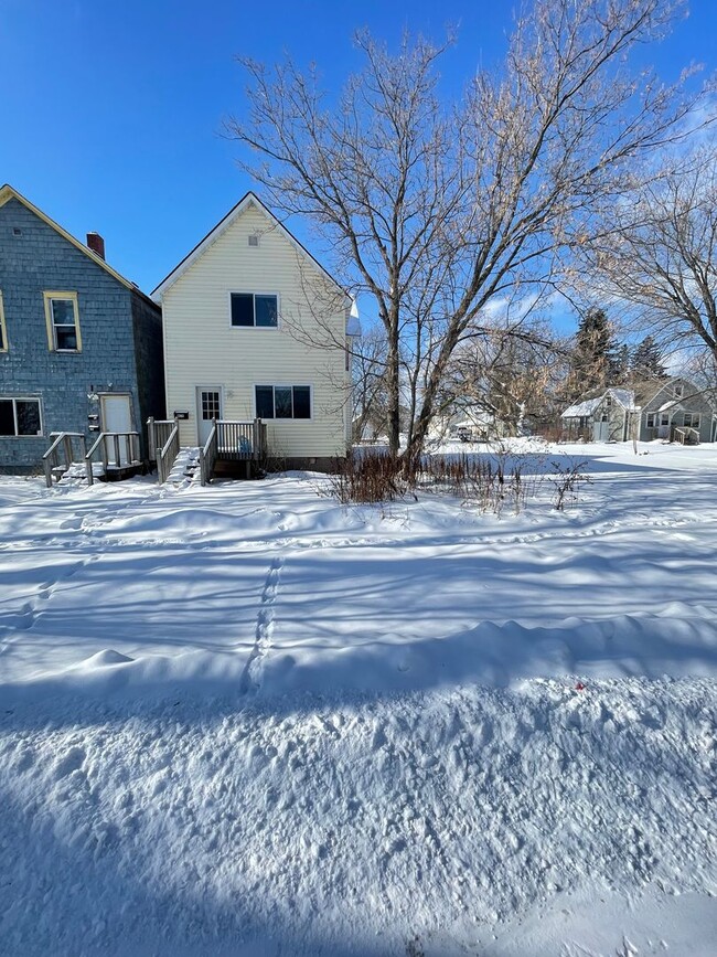 Photo - AVAILABLE JUNE 1st - 3 Bed, 1 bath House!