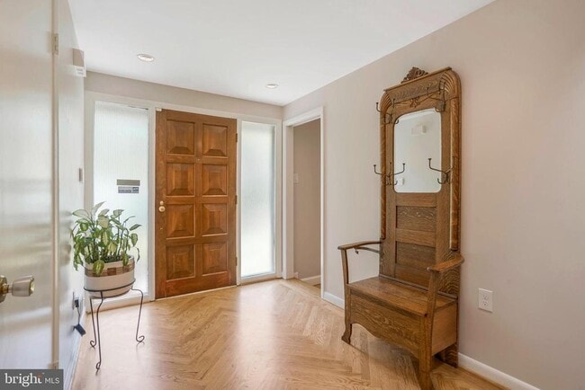 Photo - 1715 Hollinwood Dr