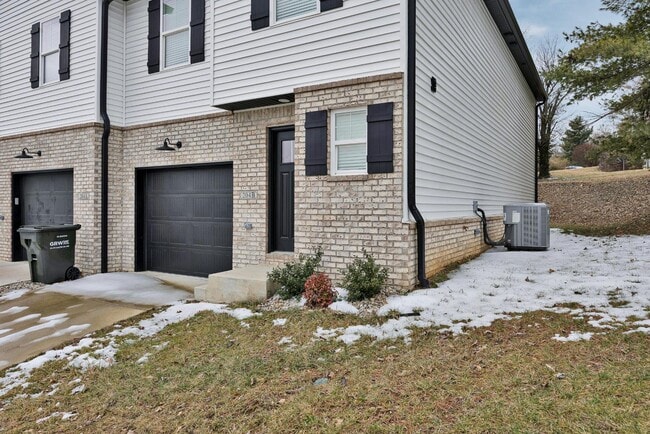 Photo - 204 Hunter Ln