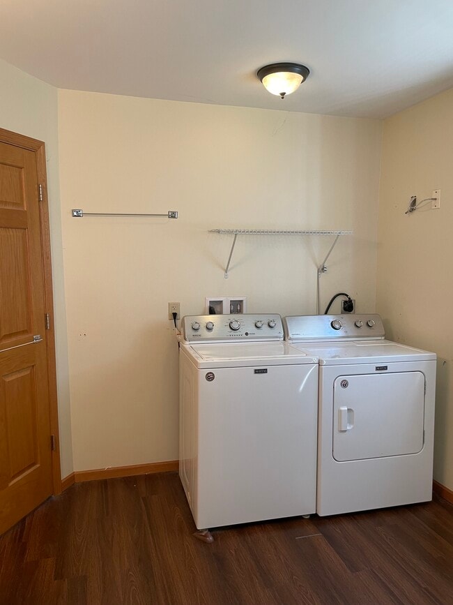 Photo - 1721 6th St E