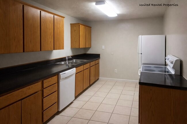 Photo - 690 Holbrook Drive