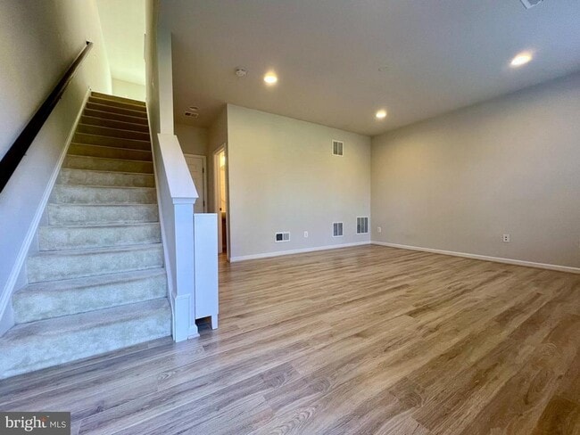 Photo - 8378 Sallyport St