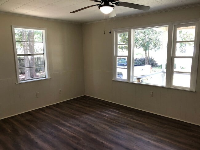 Photo - 215 5th Ave