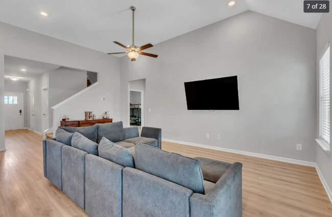 Photo - 272 Thorpe Dr