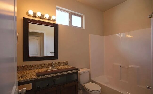 Photo - 1456 Clinton Way