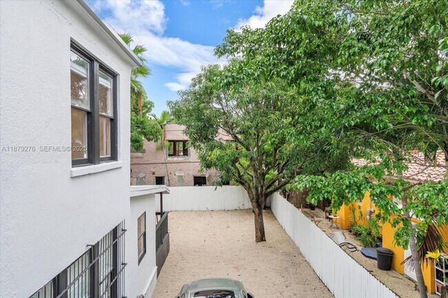 Photo - 177 NE 44th St