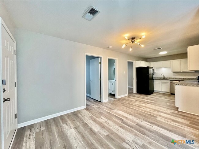 Photo - 901 Allen St