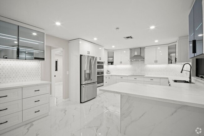 Building Photo - POOL HOME - 4 Bed / 3 Bath Annual Rental
