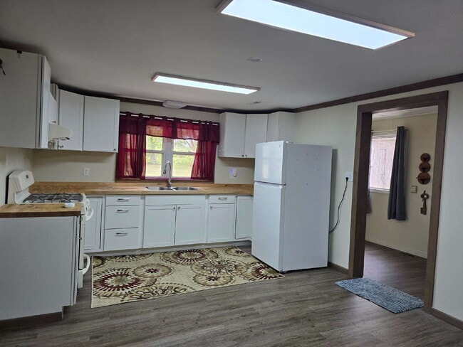 Photo - 844 Old Church Rd