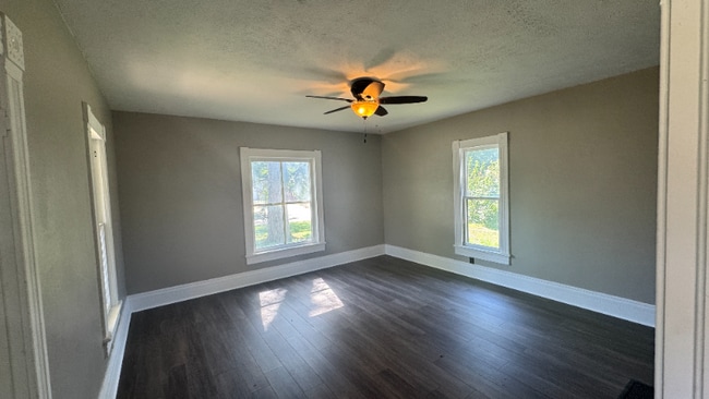 Photo - 1318 W 4th St