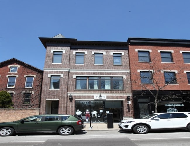 Photo - 912 W Armitage Ave Apartments