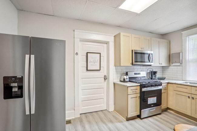 Photo - 606 Moreland Ave SE