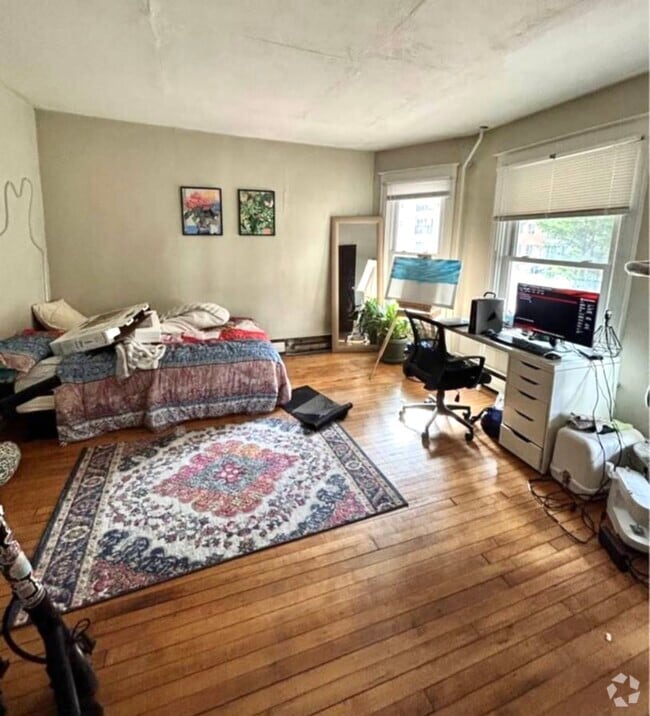 Building Photo - 405 E Johnson St Rental