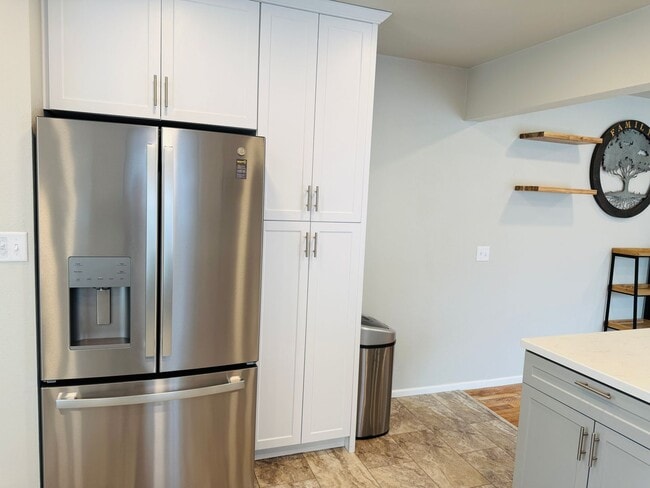 Photo - BRAND NEW REMODEL Unit Near Hospitals: 2 Bedroom 2 Bath