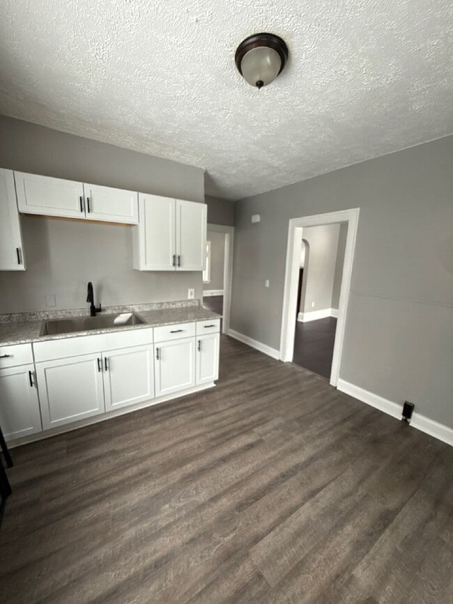 "Charming 3-Bed, 1.5-Bath on East 124th" - "Charming 3-Bed, 1.5-Bath on East 124th" Apartamento
