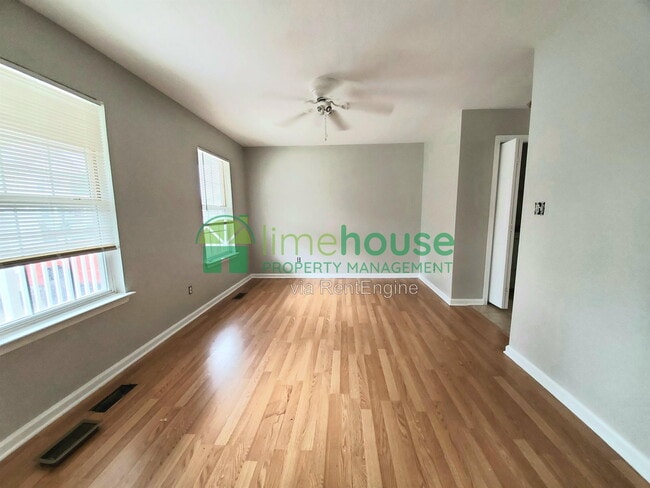 Photo - 420 W 30th St