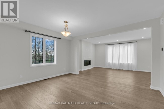 Photo - 173 Lynn Coulter St