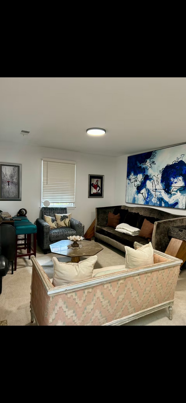 Building Photo - 2111 N Lincoln St Unit Furnished 1BR