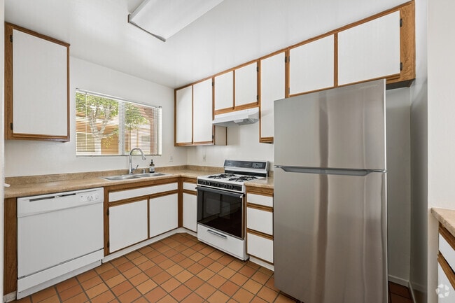 2BR, 2BA - 1000SF - Kitchen