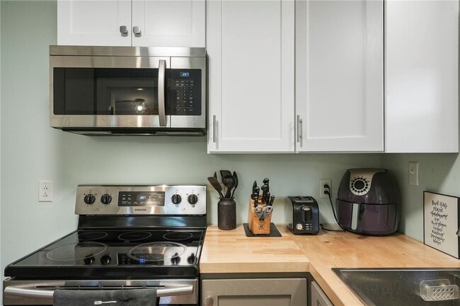 Photo - 570 Spencer Rd