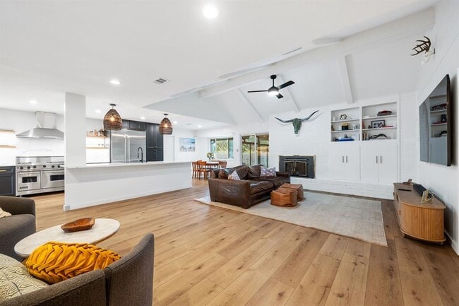 Photo - 2303 Inverrary Cir