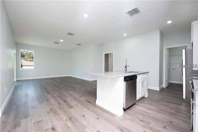 Photo - 574 Geraldine Dr