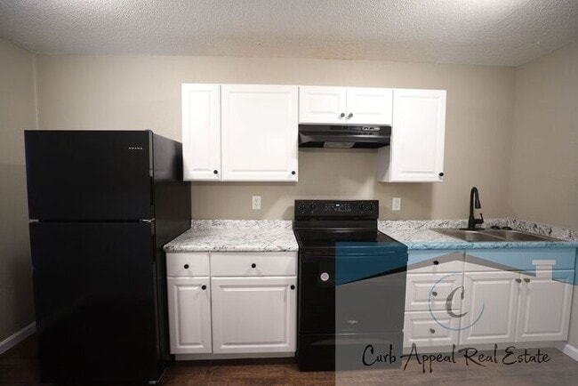 Photo - Recently renovated 1 bed, 1 bath apt - washer, dryer and utilities included!!