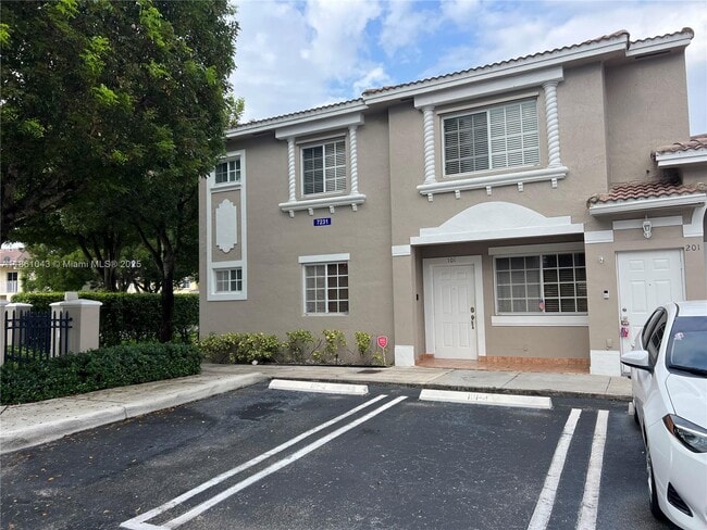 Photo - 7231 NW 174th Terrace Unidad 101