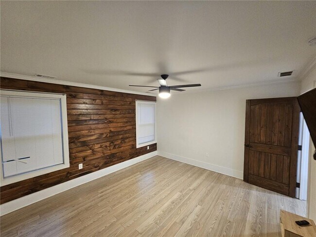 Photo - 1129 Graymont Dr SW