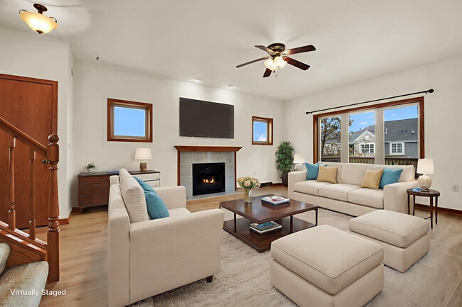 Building Photo - 407 Century Oak Dr