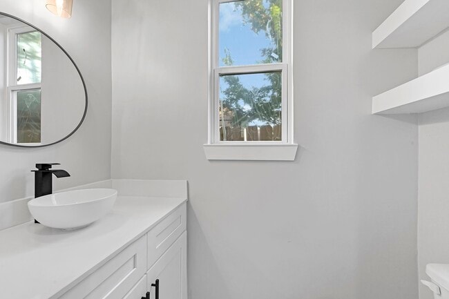 Photo - 2116 Sam Wilson St