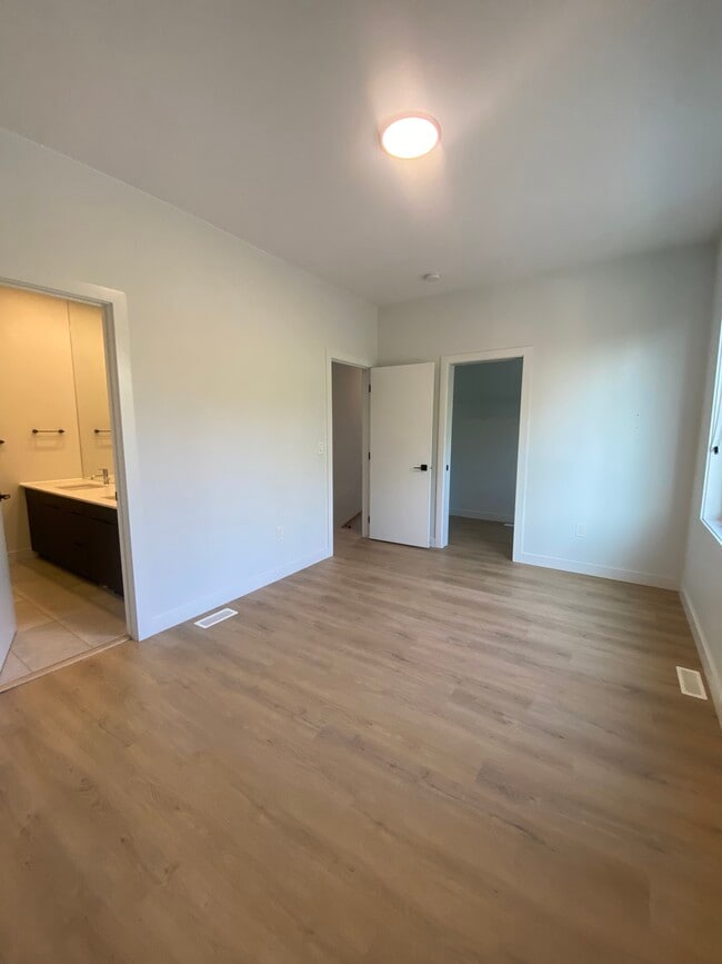 Photo - Killarney – a quiet, family-friendly neighborhood close to parks and tennis courts. Unit U3