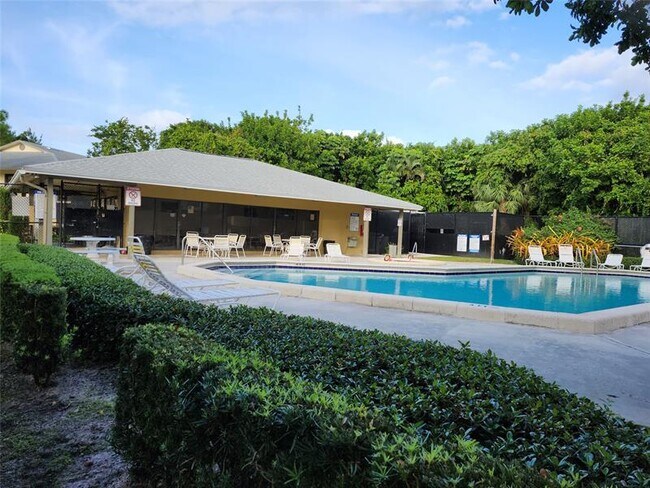 Building Photo - 545 Trace Cir Unit 105