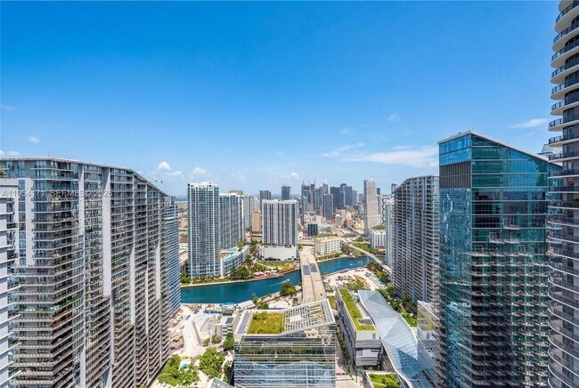 Photo - 45 SW 9th St Unidad LPH-4609