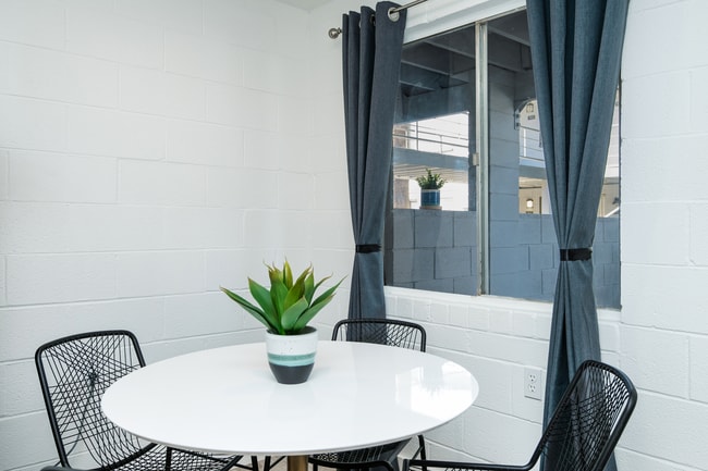 Pima 1bd Dining2.jpg - Paragon on Pima