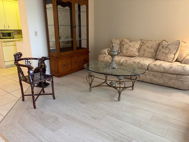 Photo - 4049 Cornwall C Unit 4049 C