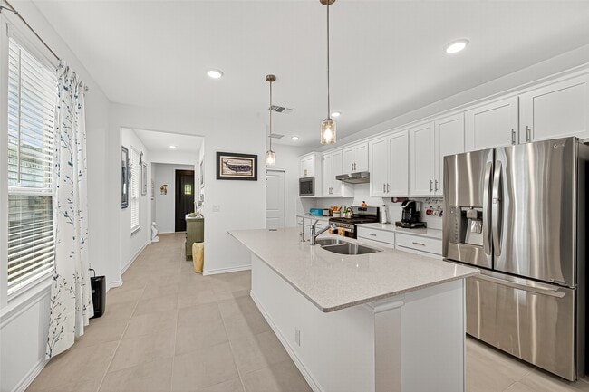 Building Photo - 8047 Prospect Dr