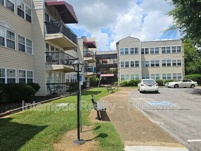 Photo - 2749 Sullins St Unit Apt 304