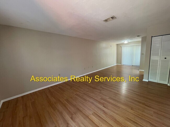 Photo - End Unit in Bellamy Forge!