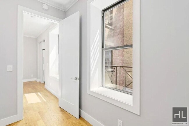 Renovated Cozy 1 bed 1 bath with washer and dryer. / WEST 76 STREET