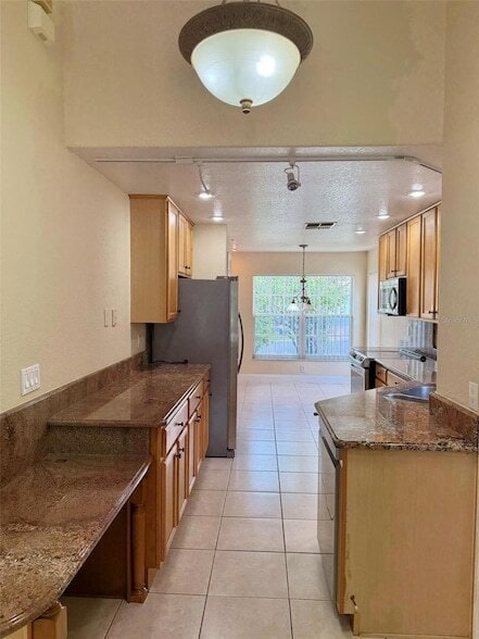 Photo - 939 Glen Abbey Cir